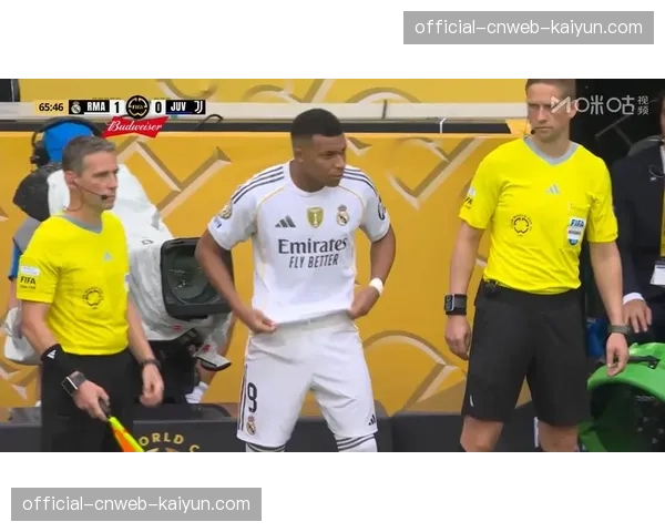 特写：伤愈复出首战，尤文图斯中场法乔利替补登场获掌声