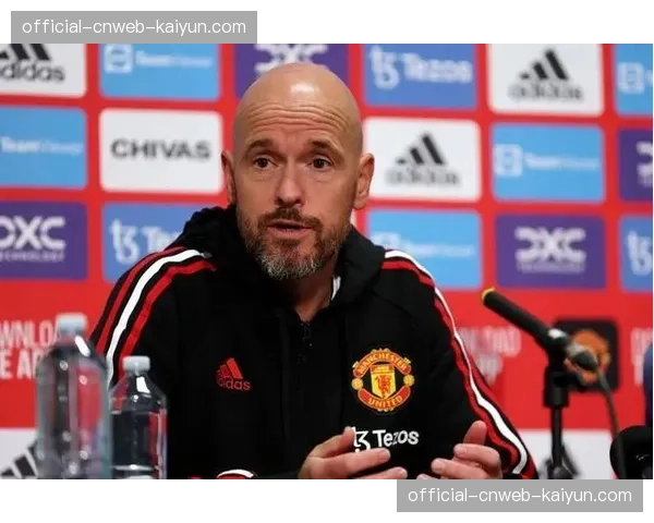 赛前发布会:滕哈格确认曼联将沿用“双边卫内收”战术应对利物浦 赛前发布会:滕哈格确认曼联将沿用“双边卫内收”战术应对利物浦